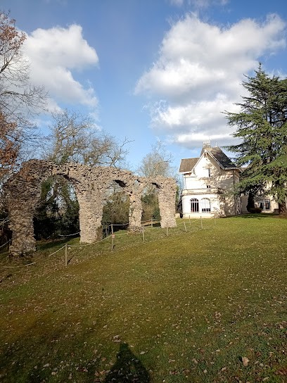 Résidence-Services Du Château De L'Ermitage, Maison de Retraite à Saint-Benoît