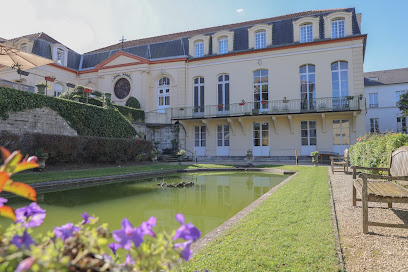 Clinalliance Résidence Séniors Issy-Les-Moulineaux, Maison De Retraite à Issy-les-Moulineaux