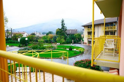 Maison De Retraite Le Val De Serres, Maison de Retraite à Serres