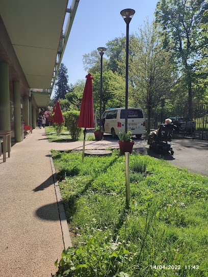 The White Lady, Maison de Retraite à Fontenay-sous-Bois