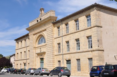 Maison De Lambesc - Hôpitalité Saint-Thomas De Villeneuve, Maison de Retraite à Lambesc