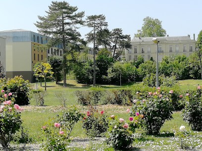 La Résidence Du Château (Isatis), Maison de Retraite à Vernouillet