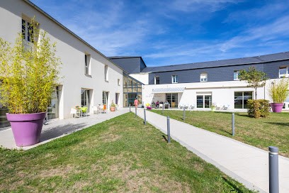 EHPAD Hom'Age - Résidence Les Deux Fontaines, Maison de Retraite à Fontenay-le-Pesnel