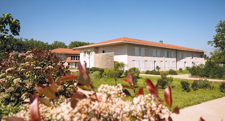 Fondation Partage Et Vie - EHPAD Et FAM L'Oustalet - Plan D'Orgon, Maison de Retraite à Plan-d'Orgon