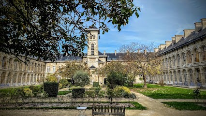 Ferrari Retreat House, Maison de Retraite à Clamart